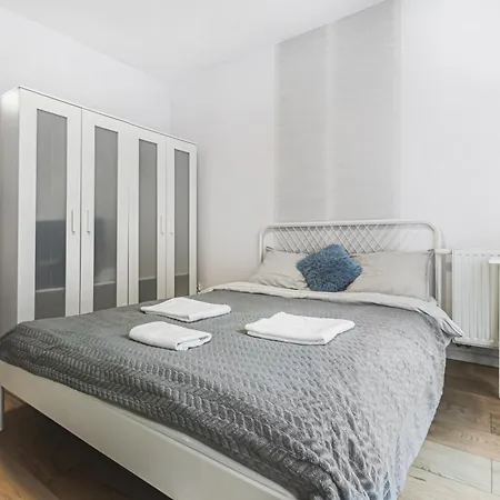 Parking & Balkon Apartment Breslau