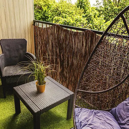 Parking & Balkon Apartment Breslau