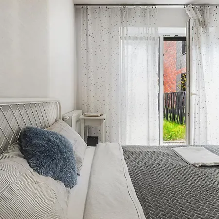 Apartment Parking & Balkon Breslau